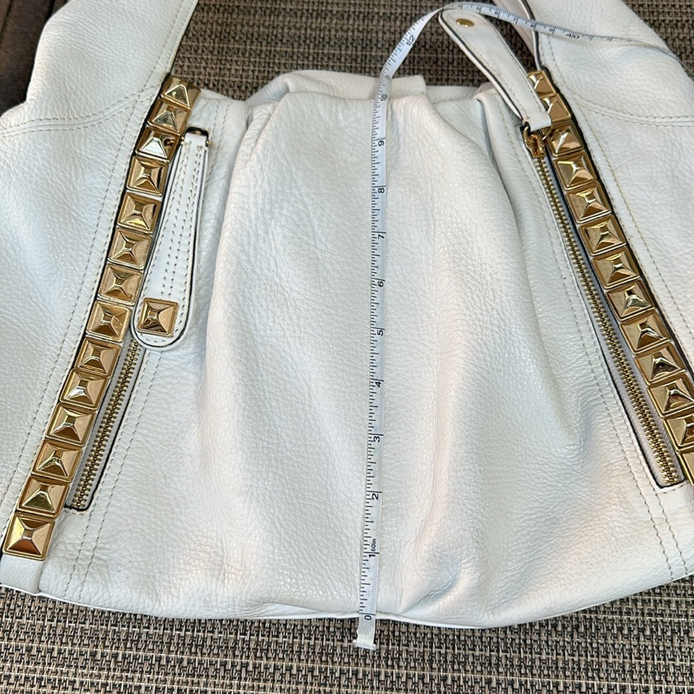 b. Makowsky White Leather Handbag/Satchel - Picture 10 of 16